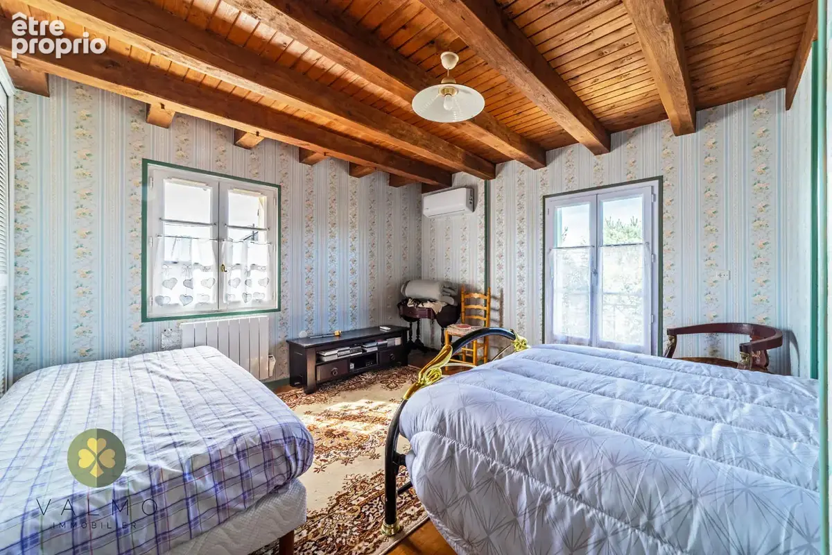 Gambais   sublime maison en pierre avec dépendances - photo 12