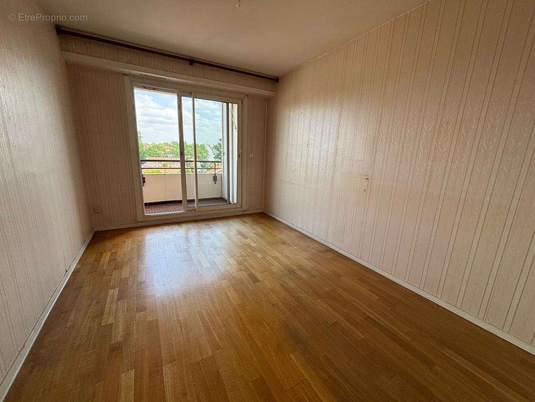Appartement à vendre – t4 lumineux avec vue pyrénées, balcons, garage et cave - photo 8