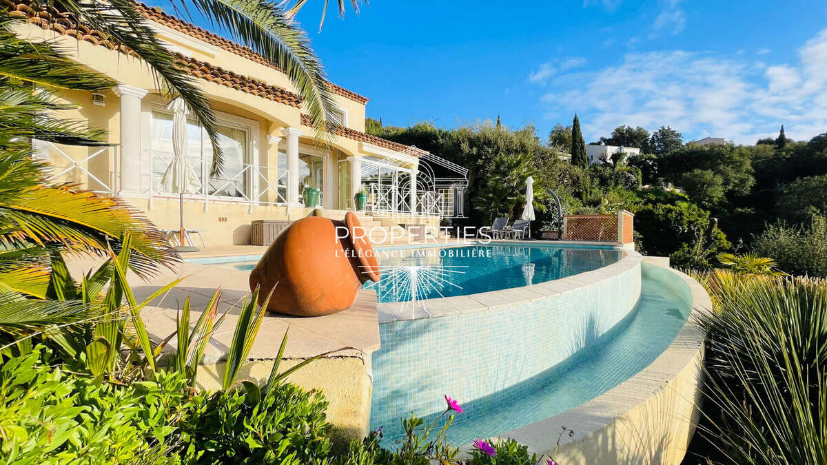 La londe - domaine de valcros - maison de 5 pièces - 130m² - piscine - photo 14