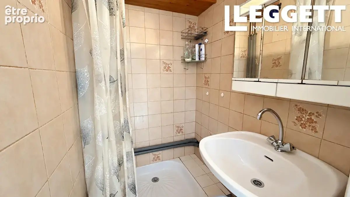 Charmante maison de caractère avec dépendances, terrain et piscine chauffée - photo 10