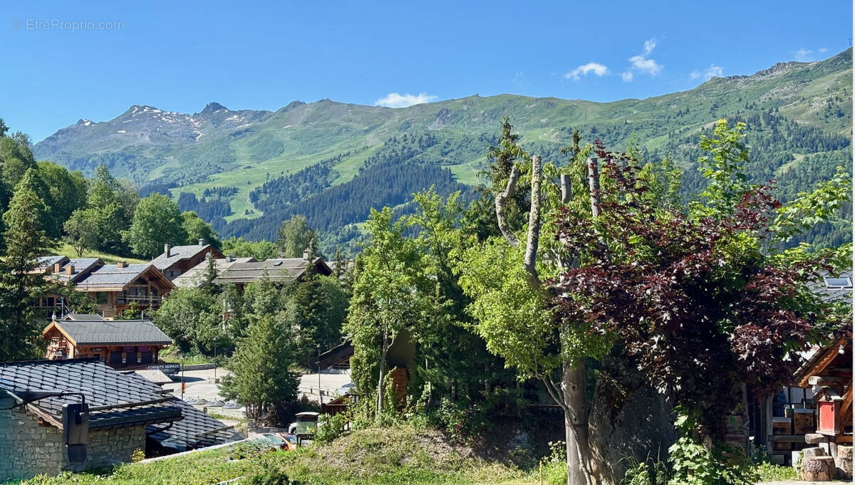 Terrain à LES ALLUES