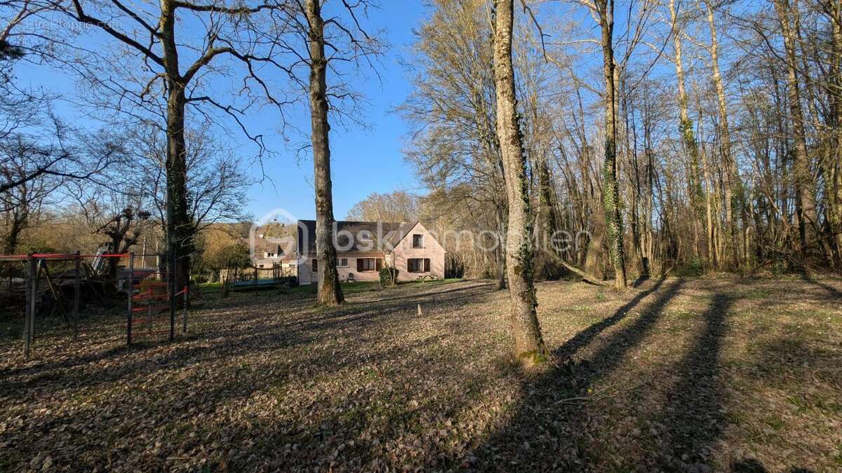 Grande maison traditionnelle avec terrain arboré, sous sol et garage - photo 5