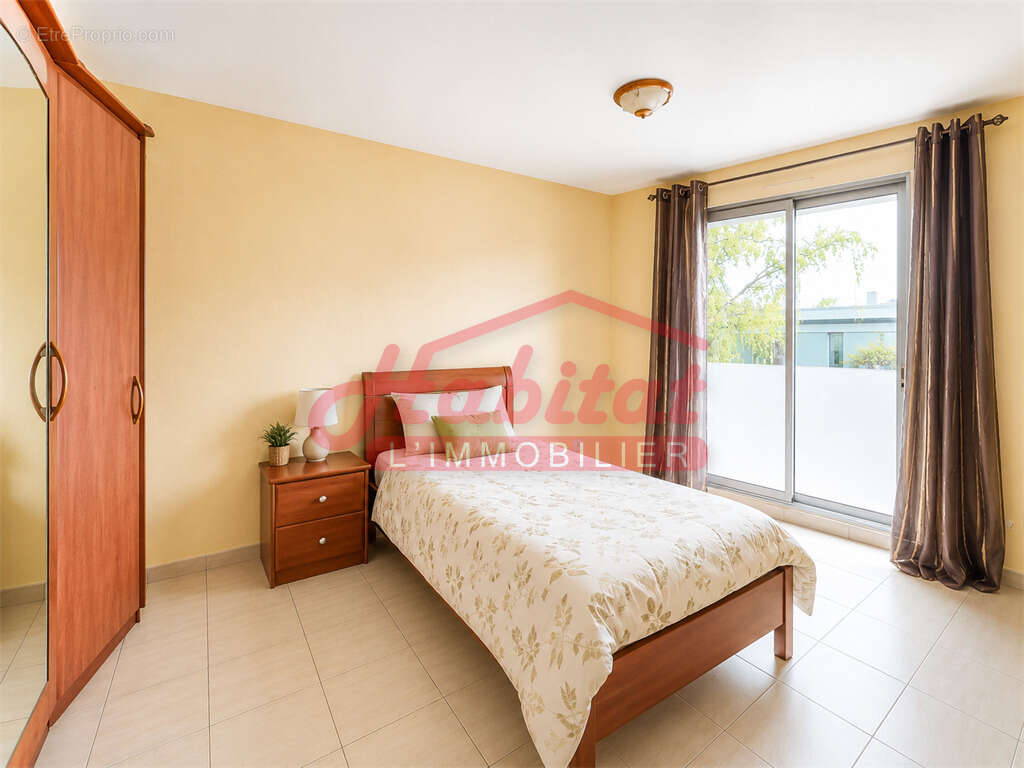 CHELLES - Appartement T4 avec 2 Chambres- Cave - Parkings - photo 4