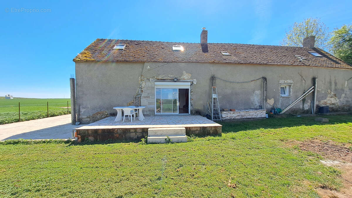 Maison à VILLENEUVE-LA-GUYARD