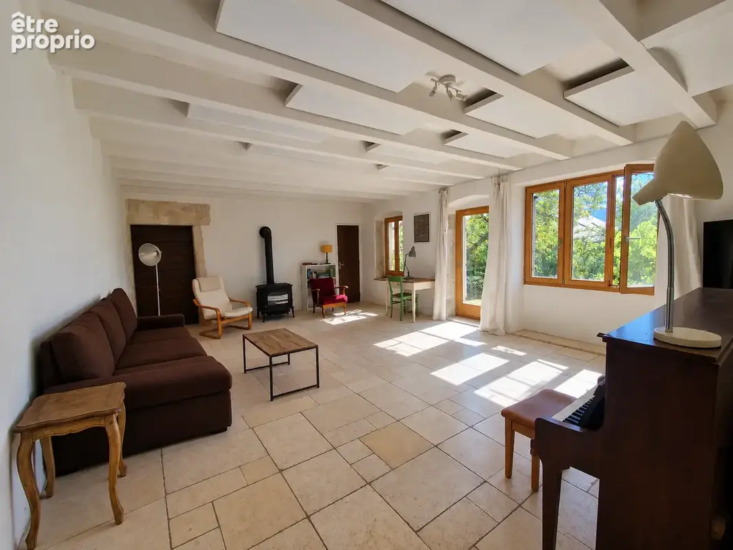 Maison en pierre 175 m2 avec annexes VALROMEY-SUR-SERAN - photo 5