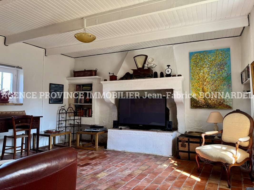 Maison 242 m² à Grillon  - photo 6