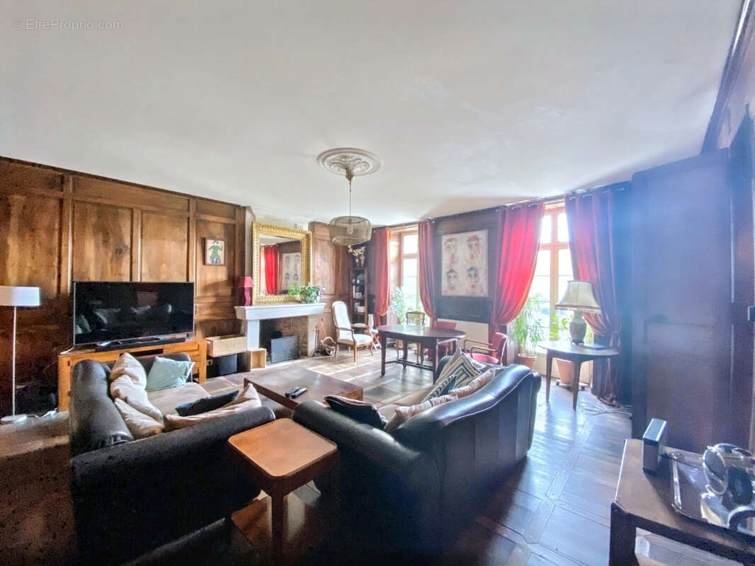 Maison à CHATEAUNEUF-SUR-CHARENTE