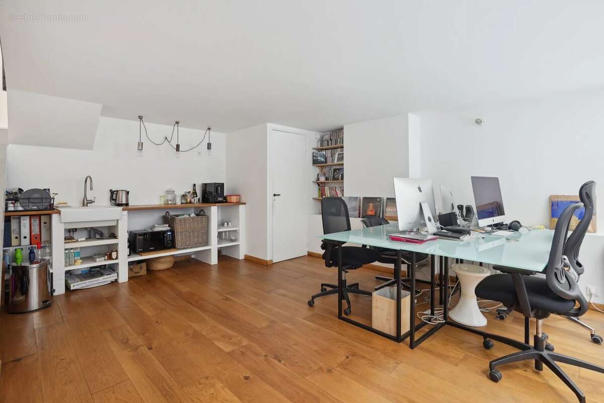 Commerce à PARIS-11E