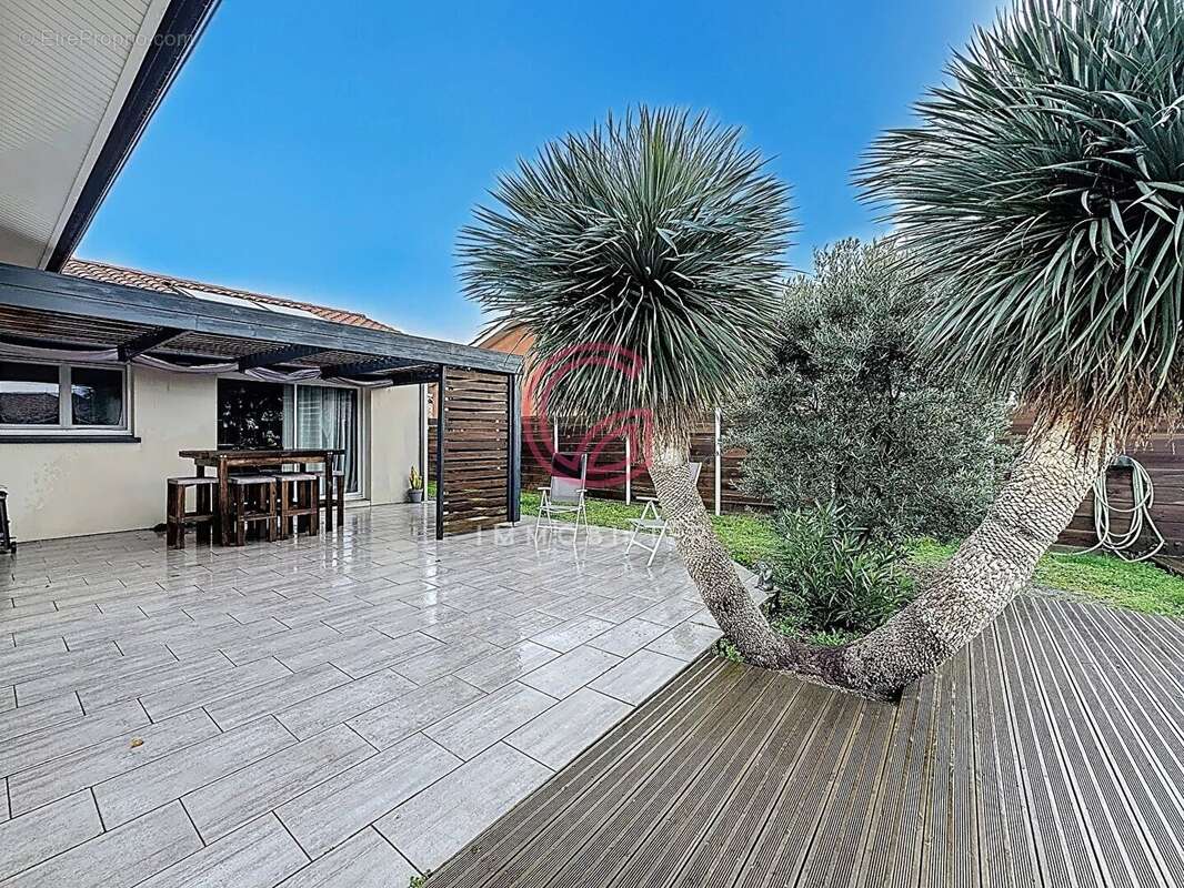 Maison à PARENTIS-EN-BORN