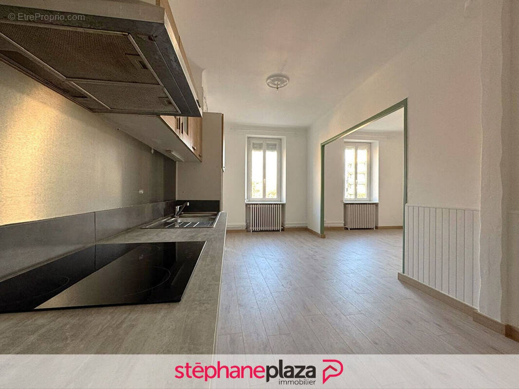 Appartement à BAGNOLS-SUR-CEZE