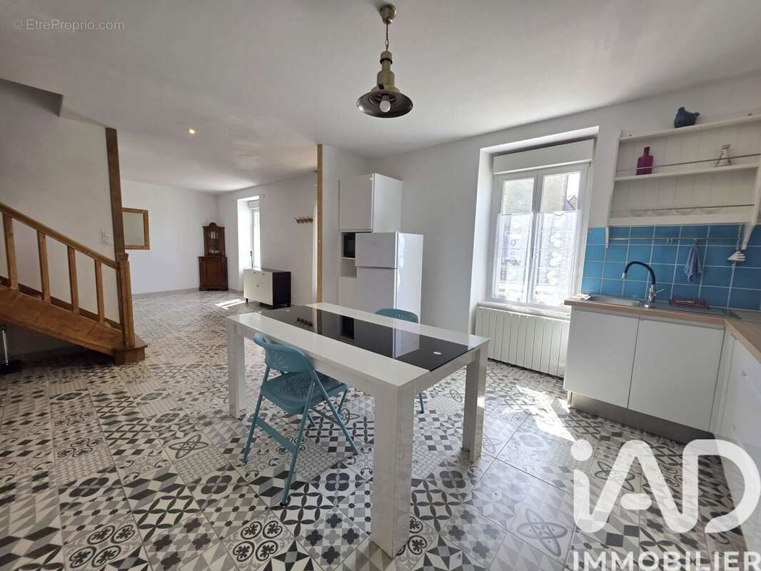 Maison 80 m² à Camlez  - photo 8