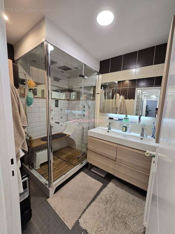 Appartement à MARSEILLE-1E