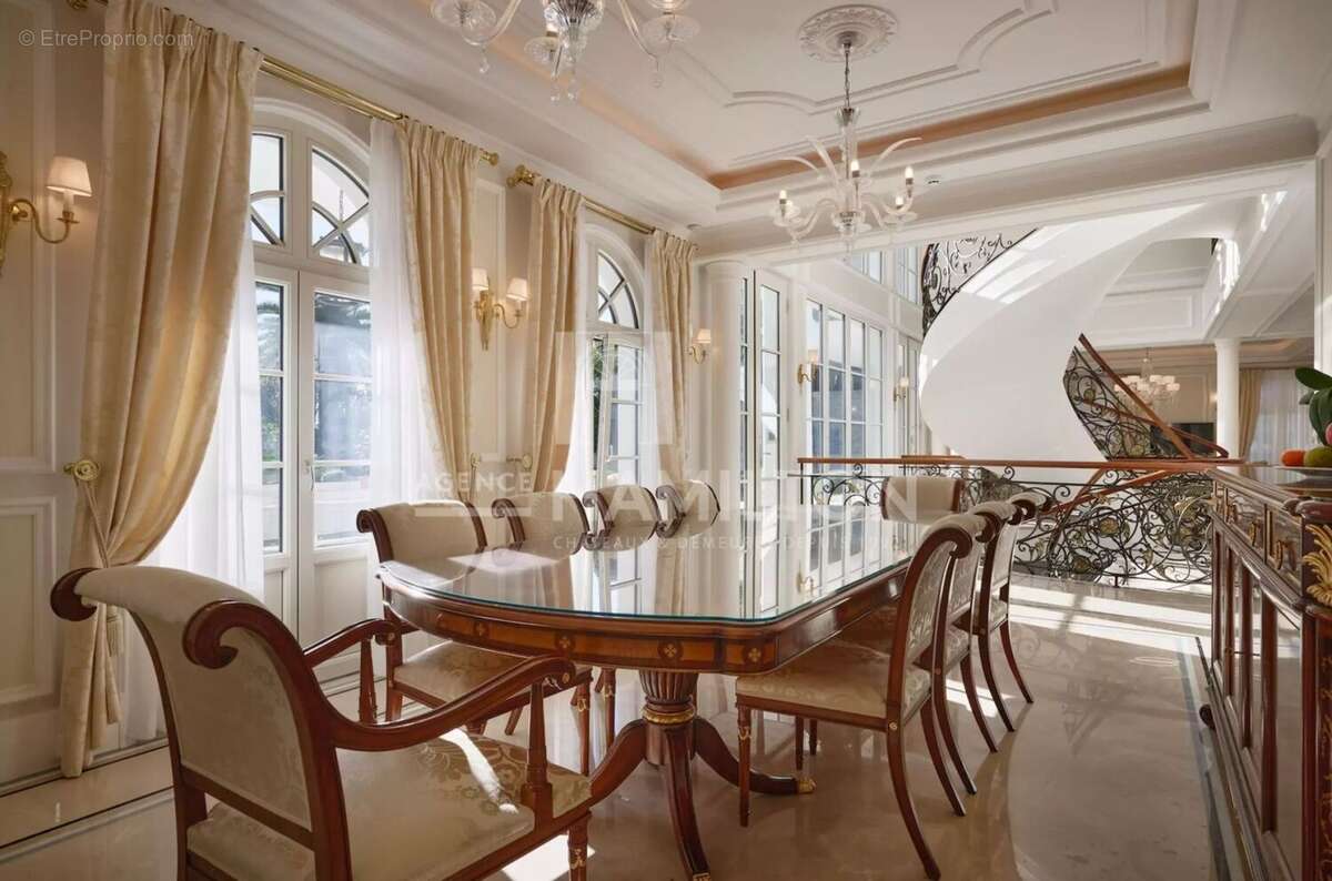 Maison à VALLAURIS