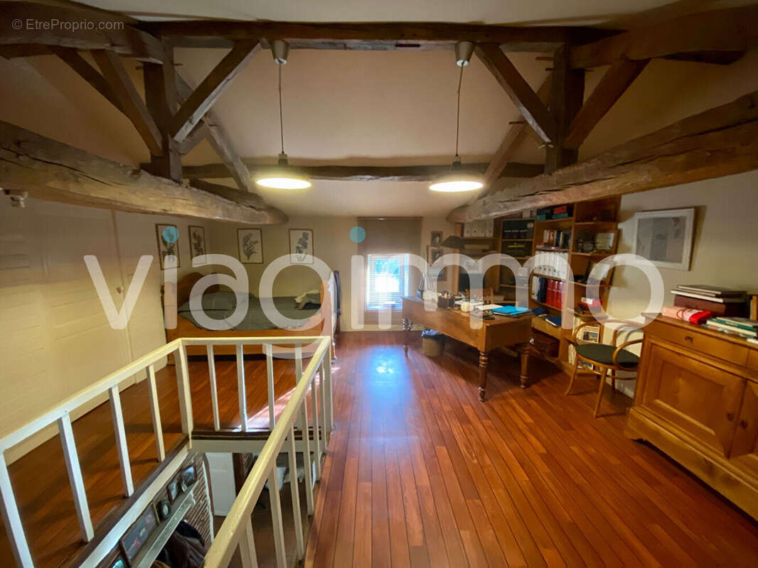 NUEIL-LES-AUBIERS  Maison de caractère 166m² - photo 6