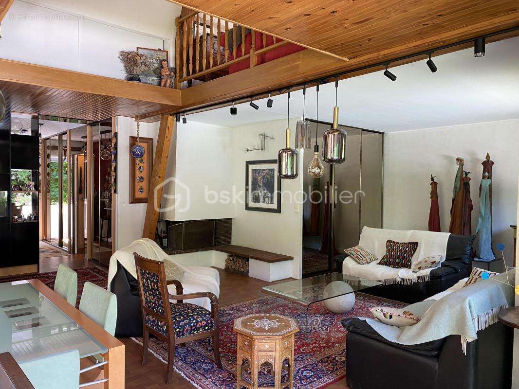 Maison à SAINTRY-SUR-SEINE