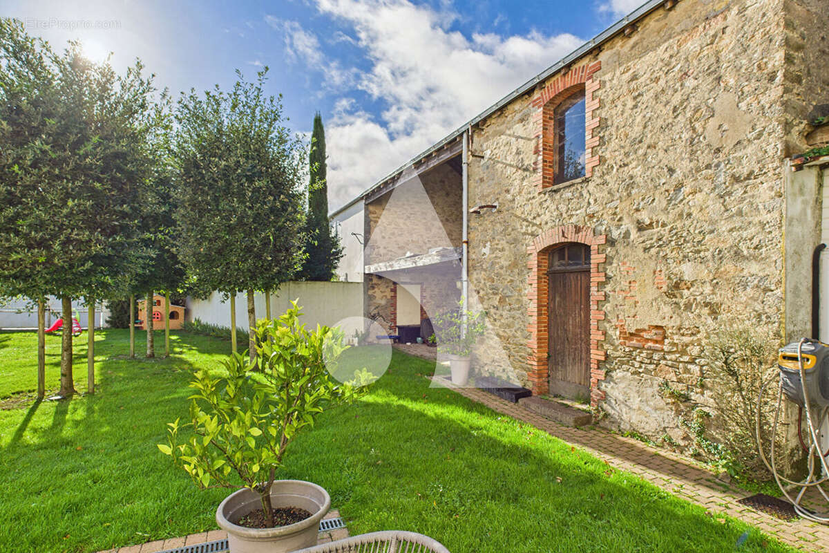 Demeure bourgeoise de 330m² habitables - photo 12