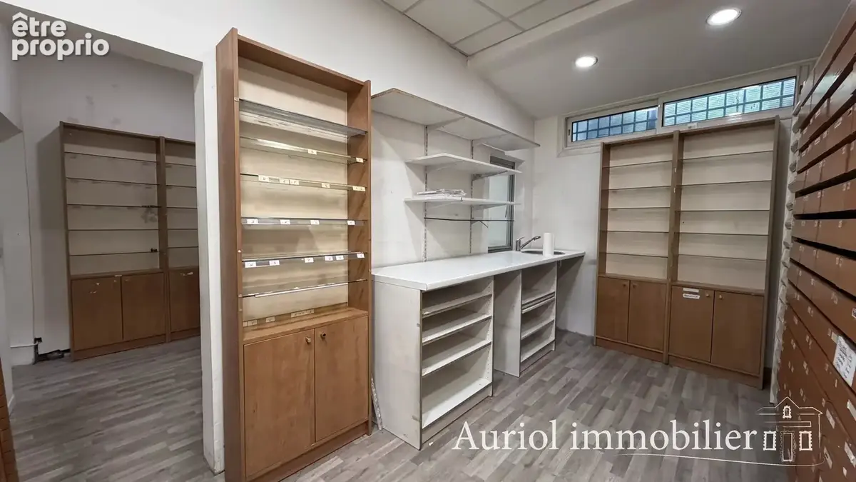 AURIOL Immeuble 200 m2 avec Commerce, Bureau et Appartement - photo 3