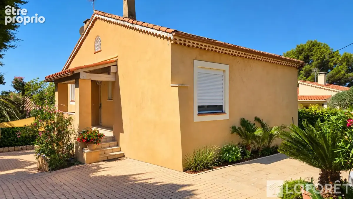 Saint-raphaël maison avec aperçu mer, à quelques minutes des plages et du port de santa lucia - photo 1