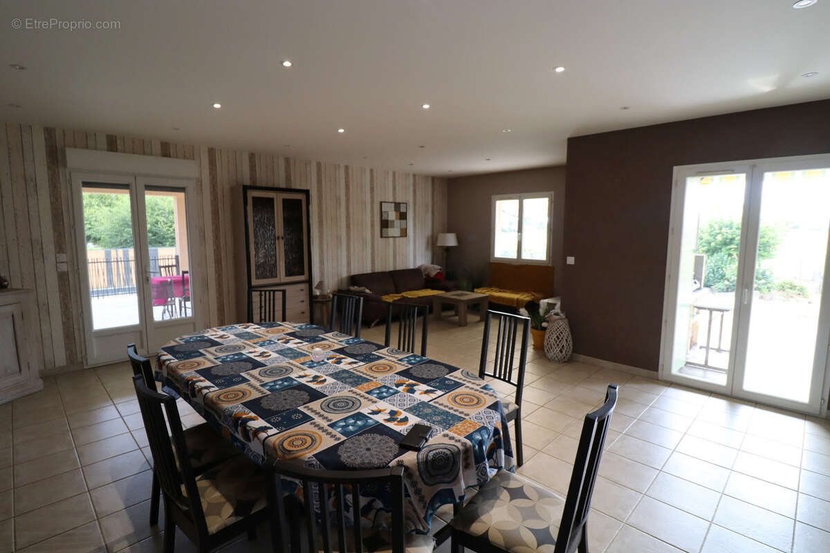 SAINT-BÉNIGNE – Villa d'exception avec piscine, vue sur les Monts du Mâconnais et terrain de 4 608 m² - photo 7
