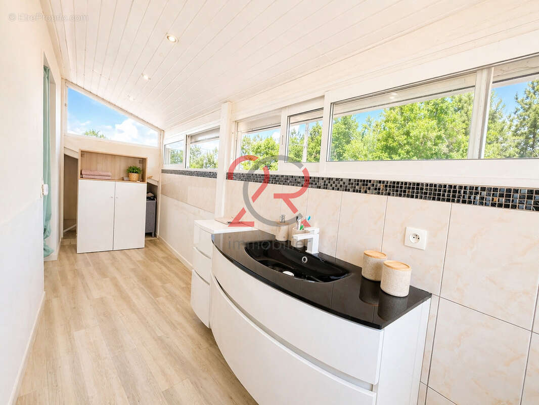 Maison familiale au calme, avec volumes rares et fort potentiel - photo 2