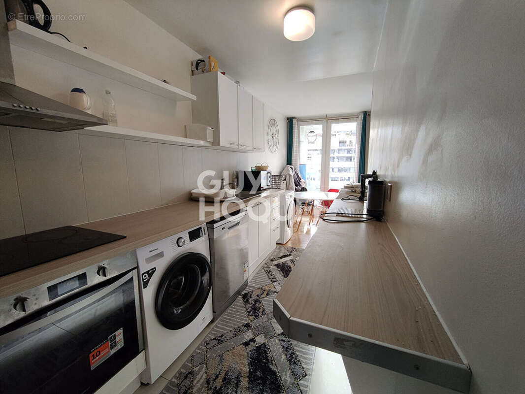Appartement à COURBEVOIE