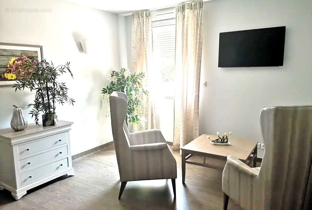 INVESTISSEMENT LOCATIF  Parignargues  Résidence EHPAD Château Notre-Dame - 7 % de rentabilité - photo 3