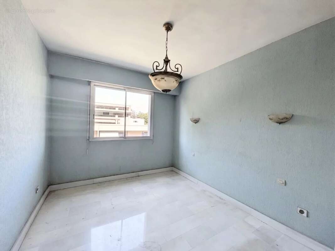 St-Laurent-du-Var / Le Port – Trois pièces d’exception – Appartement traversant et lumineux – Vue dégagée – Résidence avec pisci - photo 6