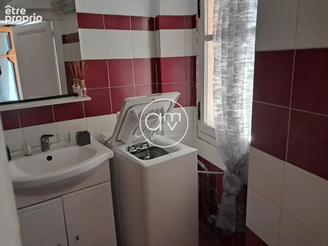 Hyères STUDIO pour investissement ou premier achat - photo 3