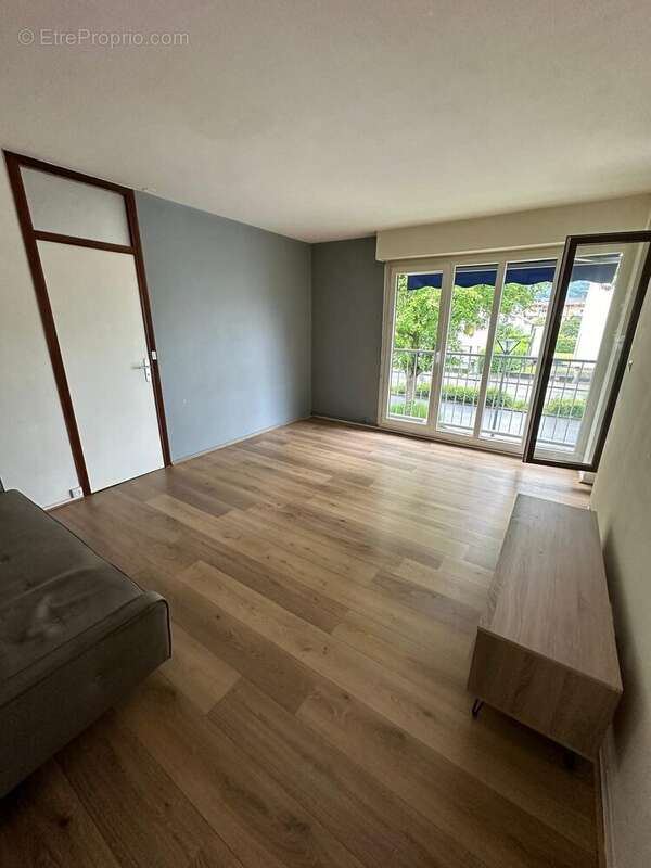 Appartement 56 m² à Cluses  - photo 2