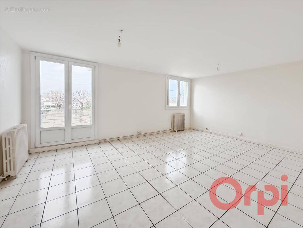 Appartement à SAINT-AMAND-MONTROND