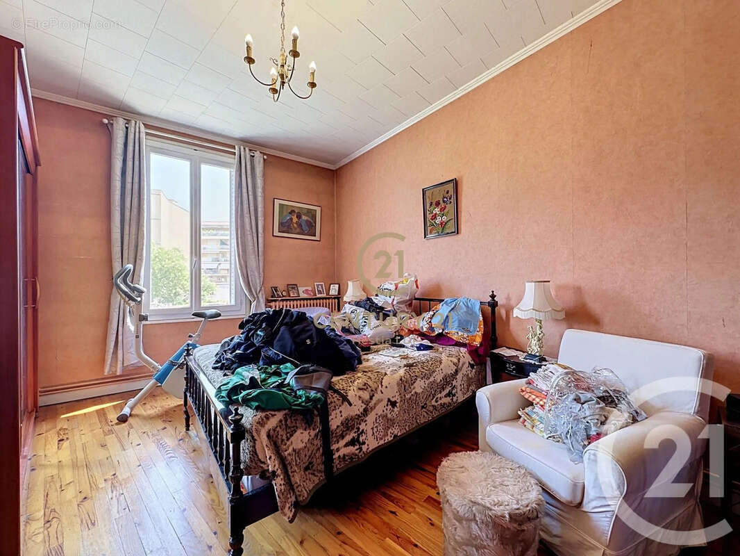Maison 113 m² à Givors  - photo 8