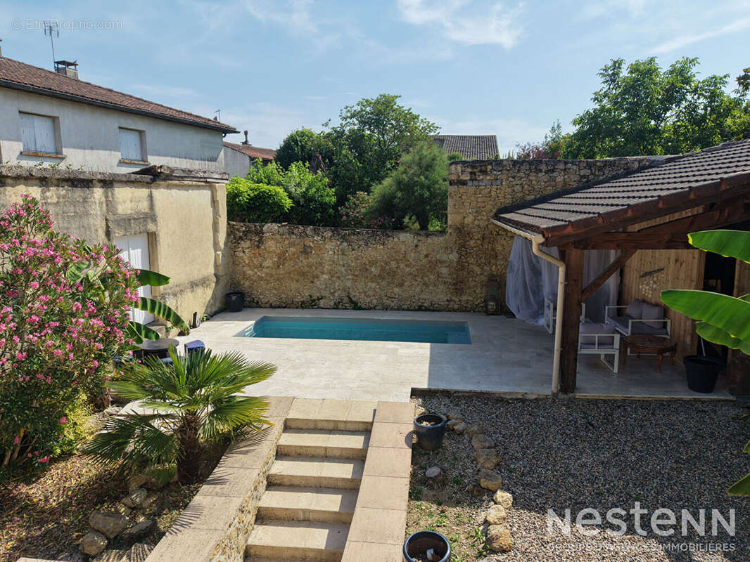 A Vendre Maison de ville en pierre rénovée avec cour intérieure et piscine au centre-ville de Condom - photo 5