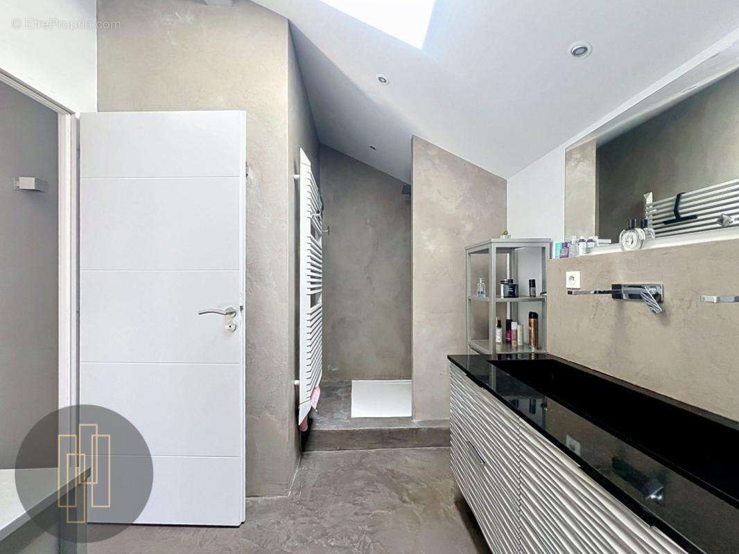 Exclusivité - Maison contemporaine 4 chambres au centre de Reyrieux - photo 11