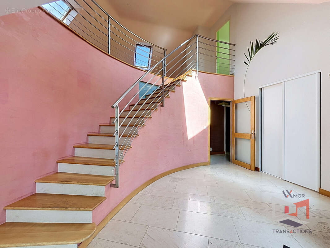 LANNION : Maison contemporaine avec grand jardin. - photo 8