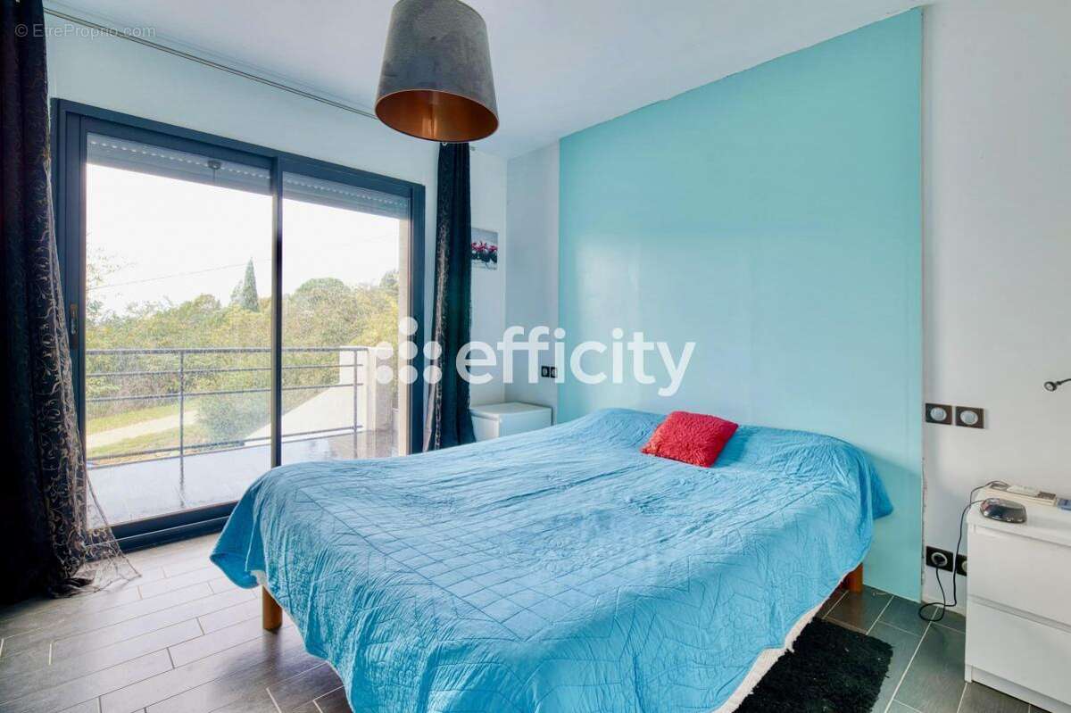 Maison à LACROIX-FALGARDE