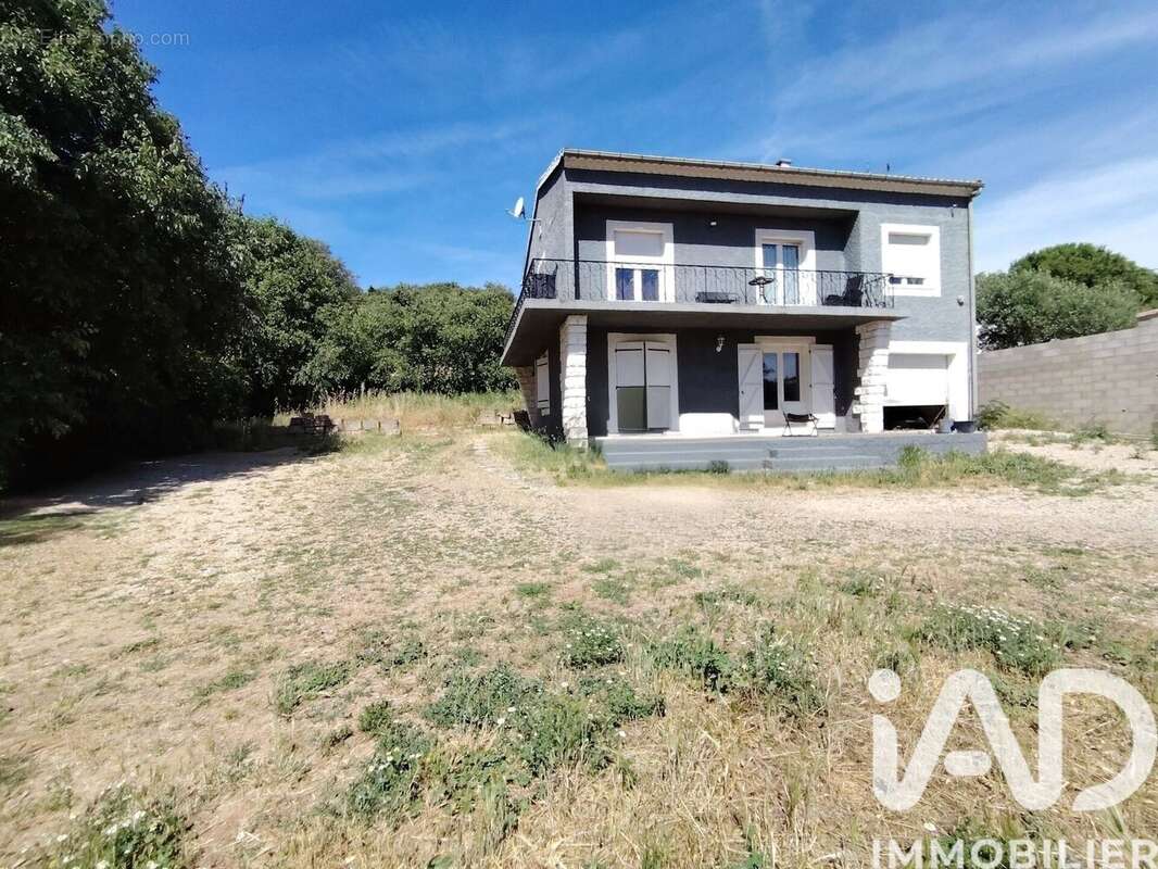 Maison 130 m² à Saint-Gilles  - photo 2