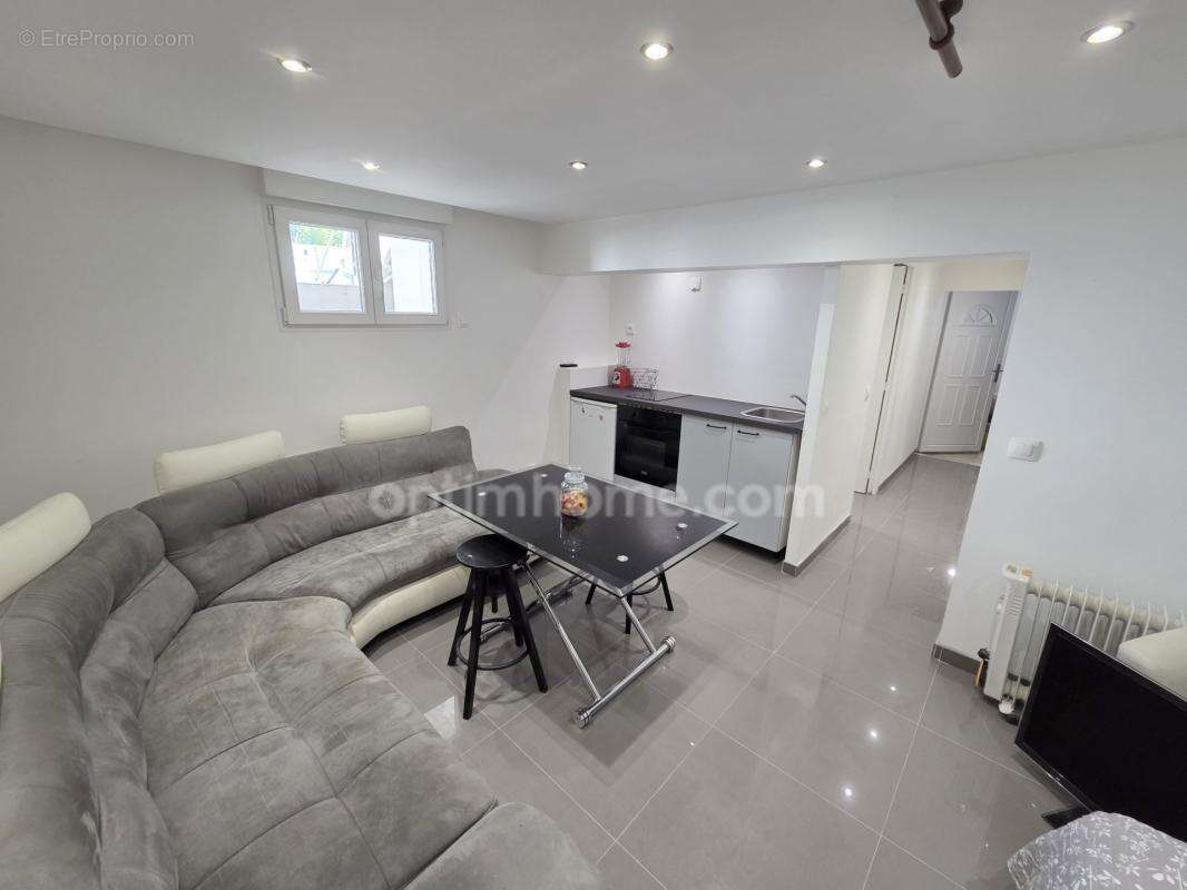 Sarcelles Village - Maison Contemporaine d'Exception - 204 m2 - 9 pièces / 5 Chambres - Prestations Haut de Gamme - Piscine et G - photo 17