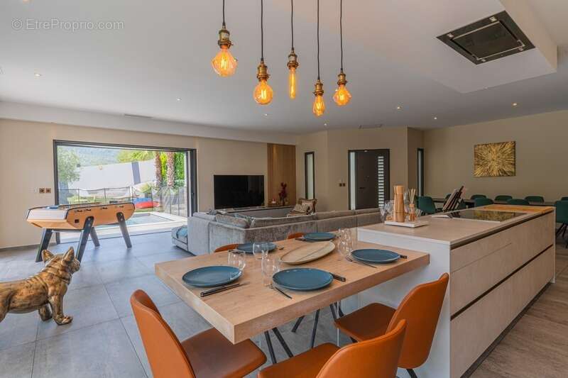 Maison à SOLLIES-TOUCAS