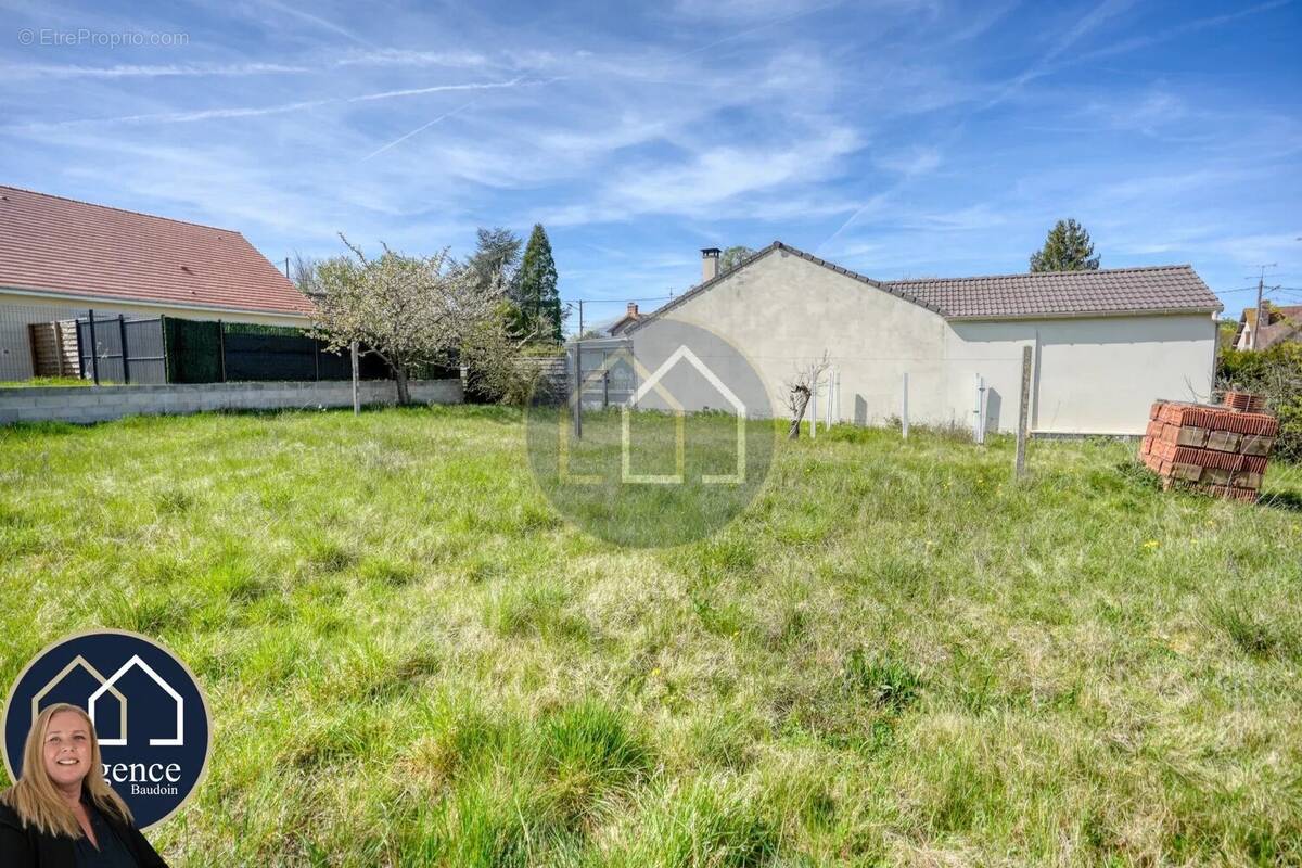 Terrain à MAINTENON