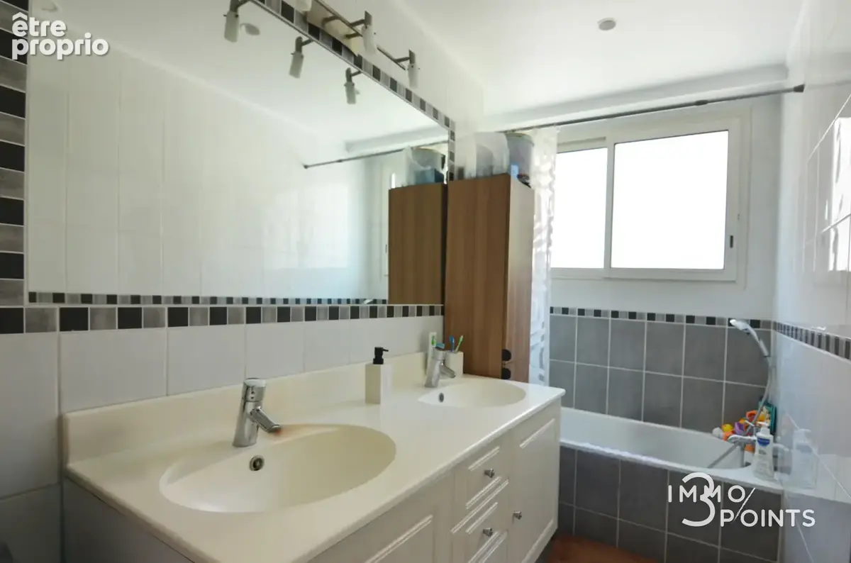 4p renove terrasse vue mer avec piscine et parkings - photo 14
