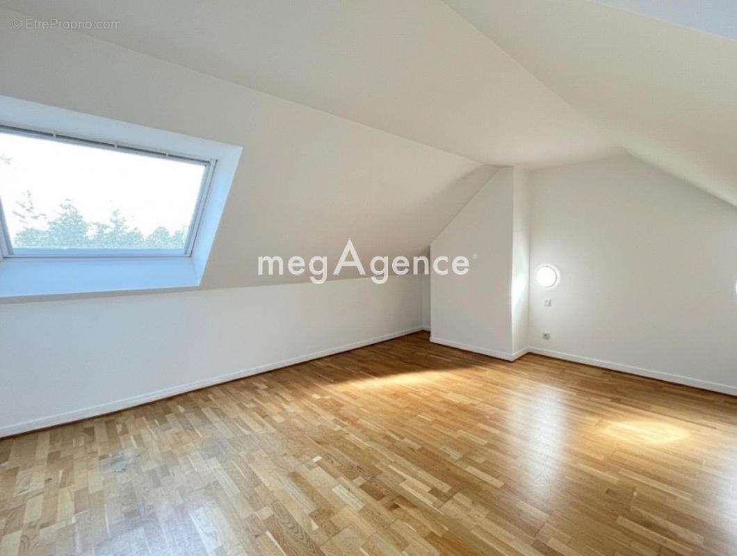 Maison à SAINT-NOM-LA-BRETECHE