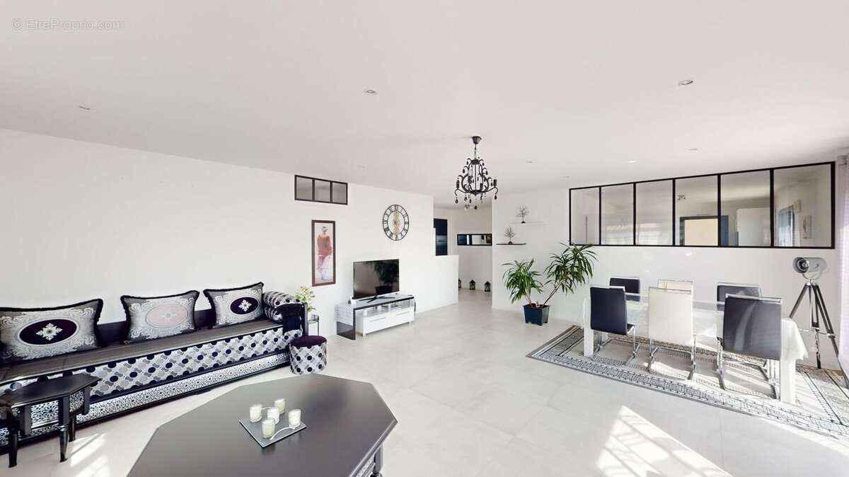 Maison à MAZIERES-EN-MAUGES