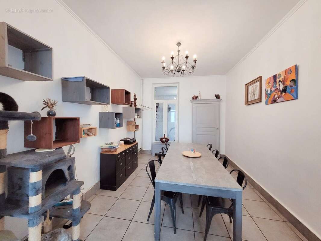 Maison à AVESNES-SUR-HELPE