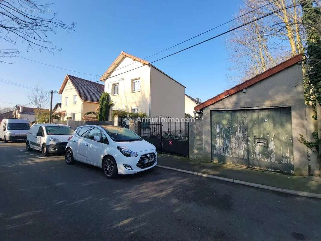 Terrain à SARCELLES