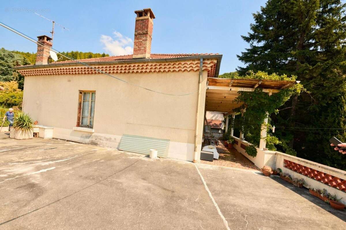   - Maison à VALS-LES-BAINS