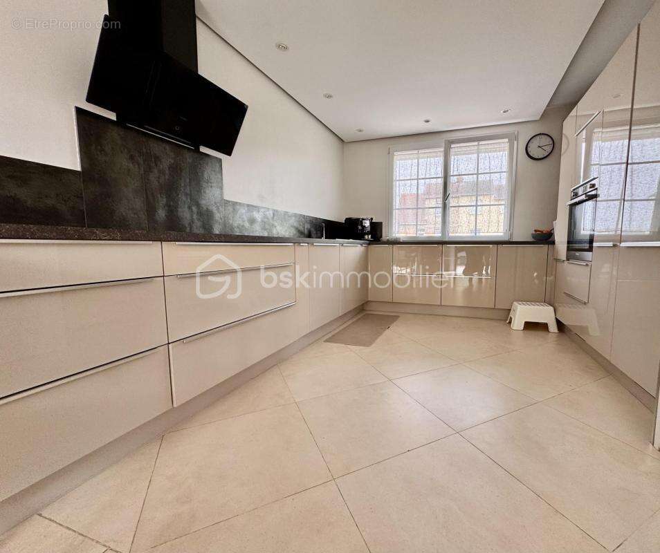 Maison à ESTREES-SAINT-DENIS