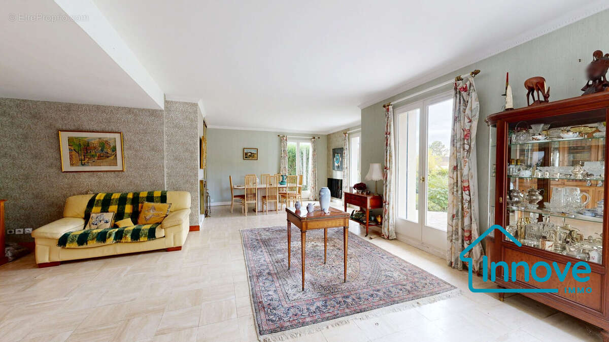 Maison à SAINT-NOM-LA-BRETECHE