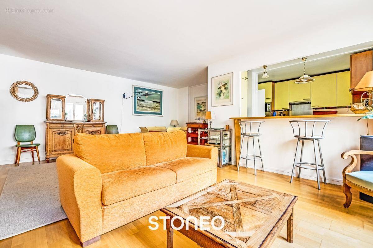 Appartement à PARIS-17E