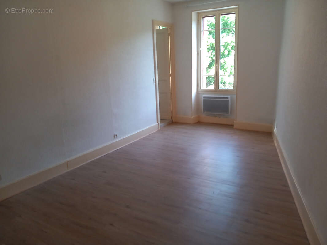 Appartement à FUMEL