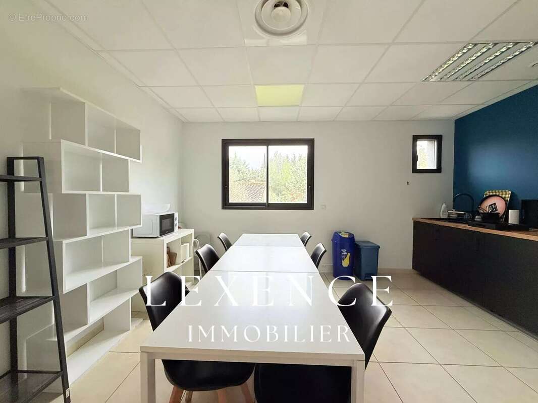 Commerce à EGUILLES